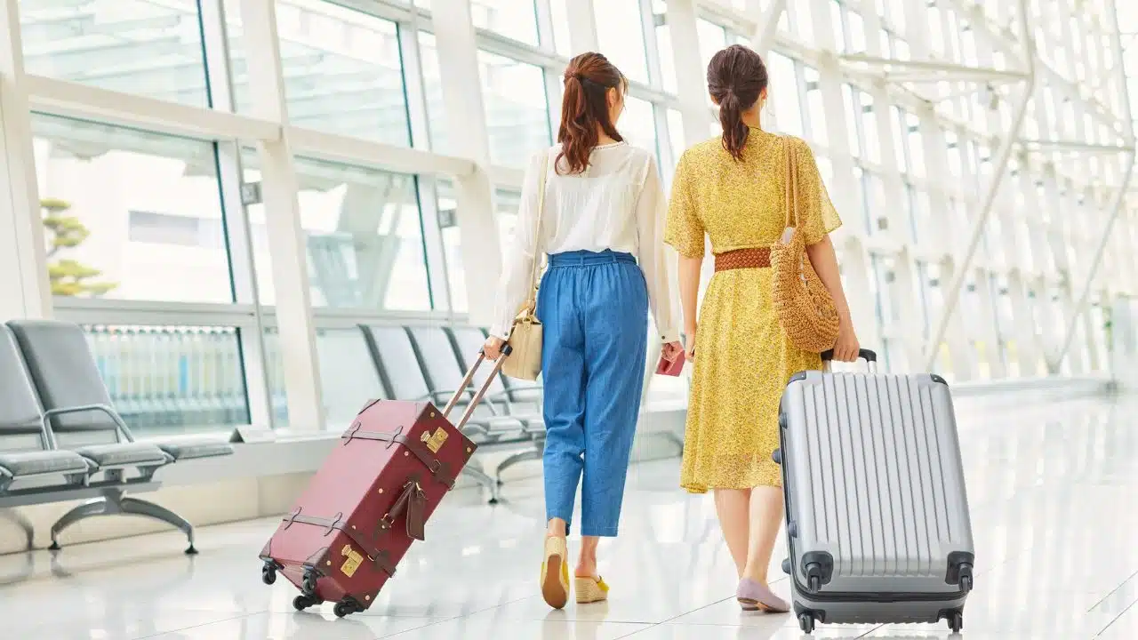 airlines with free baggage